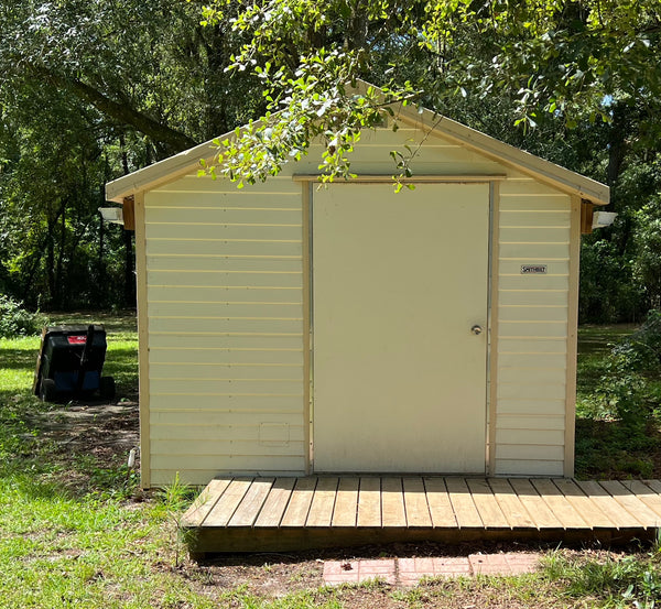 SMITHBILT 10' x 14' PORTABLE BUILDING WITH ELECTRIC AND PLUMBING: $4,500 OR BEST CASH OFFER. SOLD!